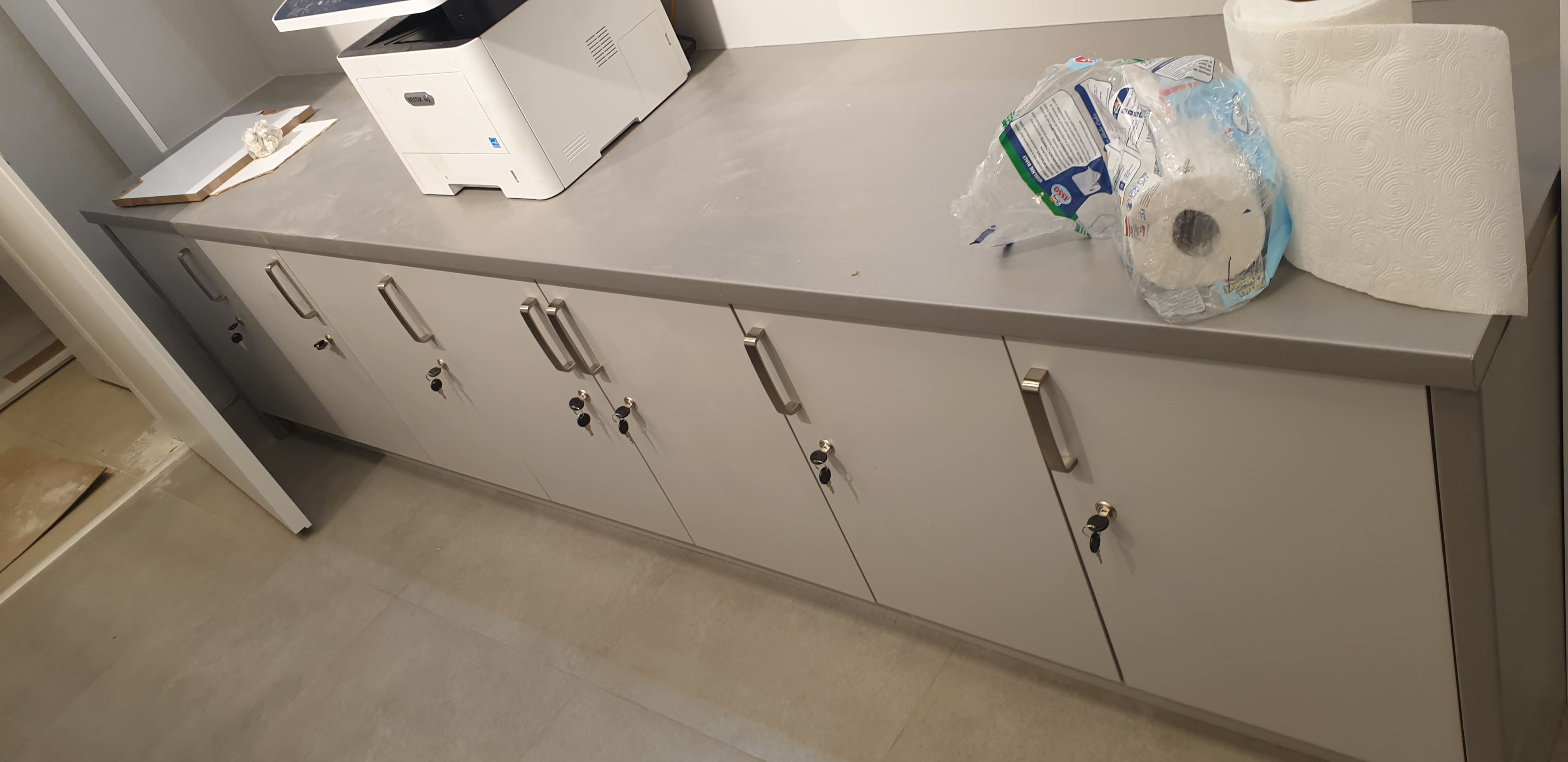 Zabudowa pod schodami 10