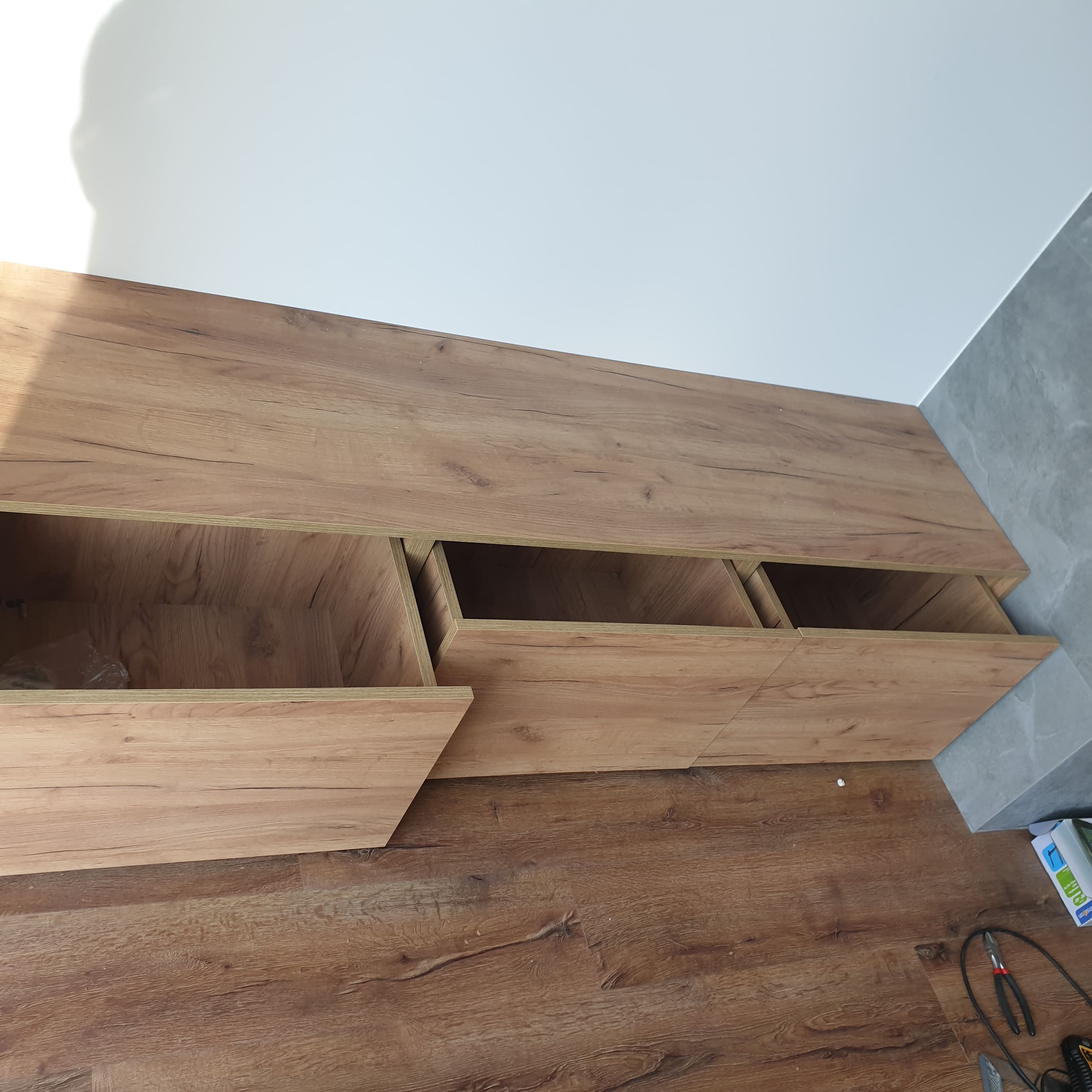 Wisząca szafka RTV 6