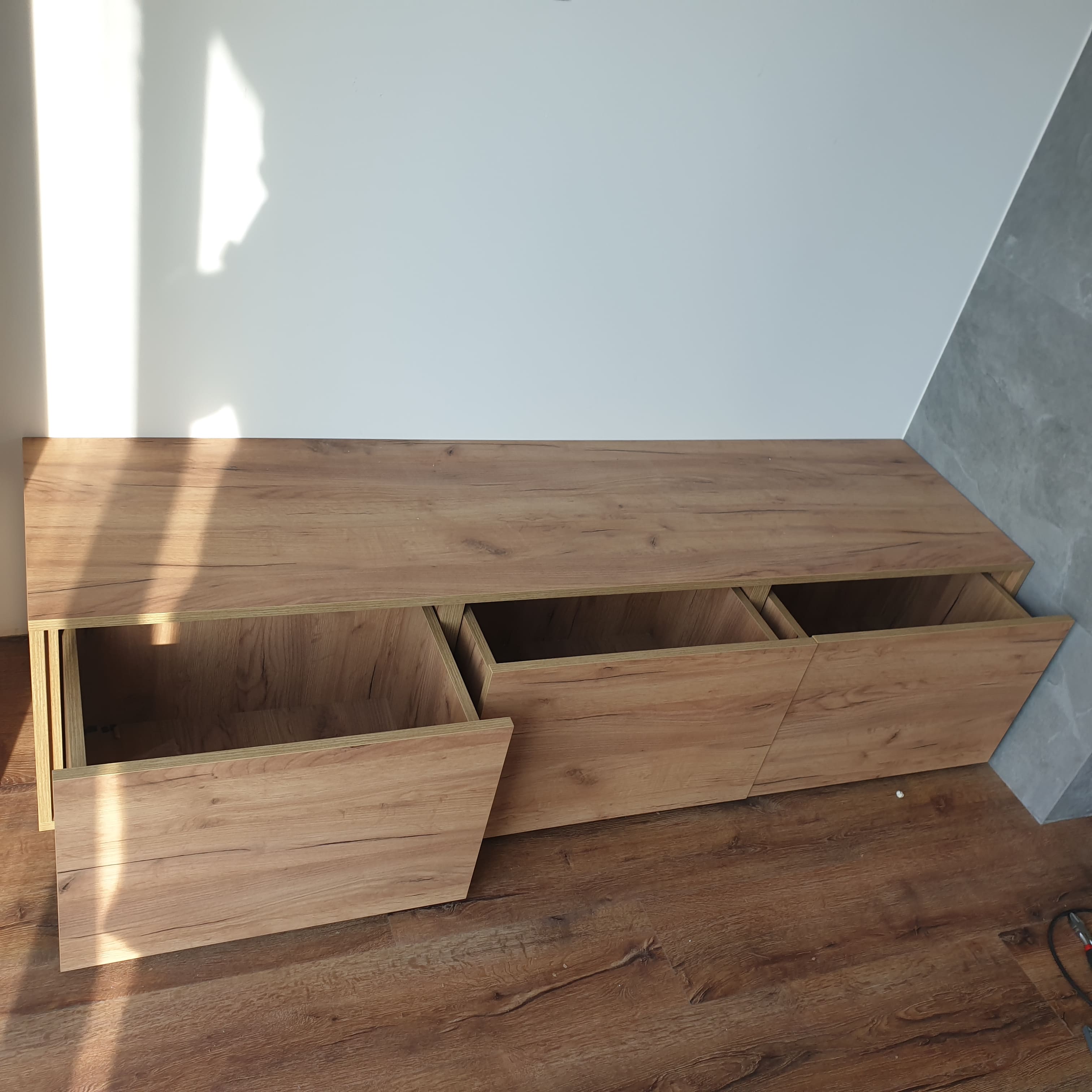 Wisząca szafka RTV 7